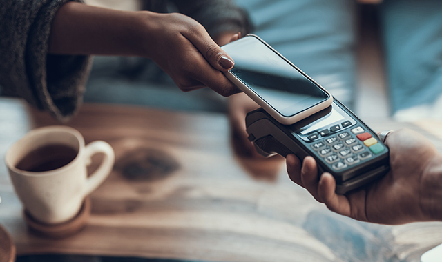Pagare con smartphone: 5 motivi per permettere ai tuoi clienti di farlo